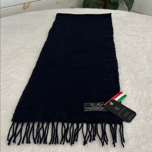 Emmeti Fine Merino Wool Made in Italy Navy Fringed Scarf. NWT